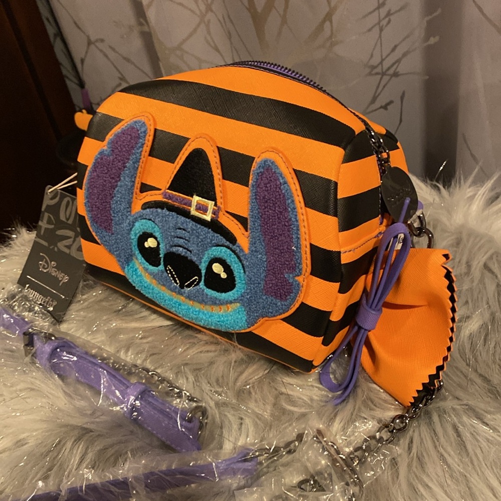 BNWT LOUNGEFLY DISNEY Lilo & Stitch Halloween Candy Crossbody Bag - Picture 2 of 7